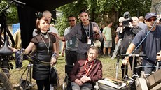 Tá�a Vilhelmová s Václavem Havlem p�i natá�ení filmu Odcházení.