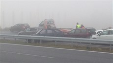 Hromadná nehoda na druhém kilometru D6 u Prahy (17. �íjna 2016).
