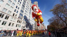Ronald McDonald v nadivotní velikosti patil mezi stálice oslav Dne díkuvzdání...