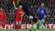 Zlatan Ibrahimovi z Manchesteru United se ocitl v ofsajdu ped brankou...