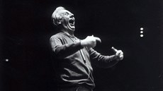 Dario Fo bhem vystoupení na stockoholmském Folkets Hus (14. bezna 1980).