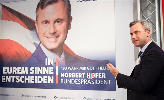 K tomu mi dopomáhej Bh. Pedvolební plakát Norberta Hofera pobouil rakouské...