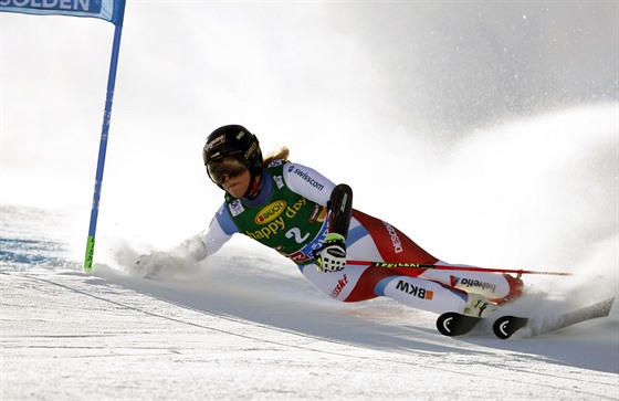Lara Gutová natrati obího slalomu v Söldenu.