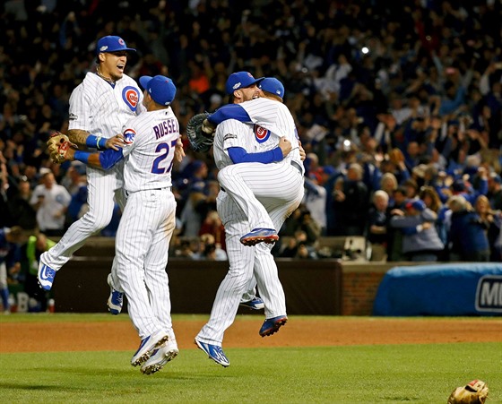 EUFORIE. Baseballisté Chicaga Cubs postoupili po 71 letech do Svtové série,...