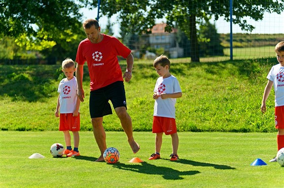 Trénink malých bezinveských fotbalist.