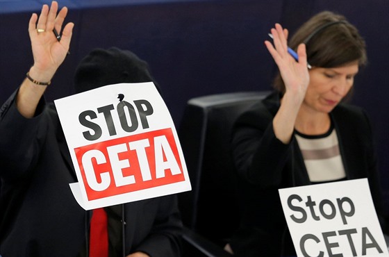 Smlouva CETA vyvolává emoce i na pd Evropského parlamentu ve trasburku.