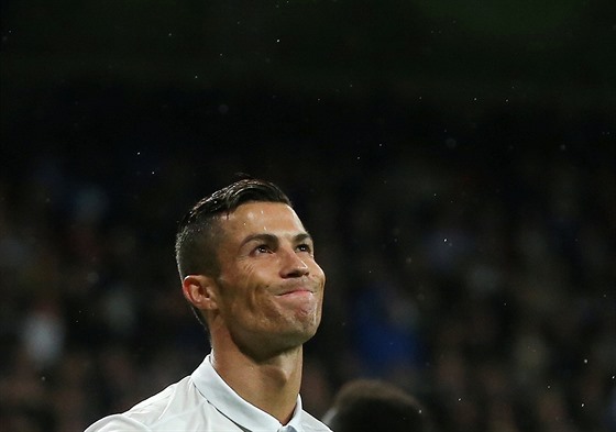 Cristiano Ronaldo z Realu Madrid lituje zahozené ance.