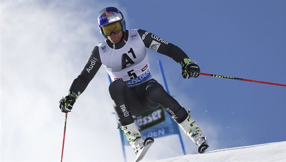 Francouzský lyžař Alexis Pinturault na trati obřího slalomu v Söldenu