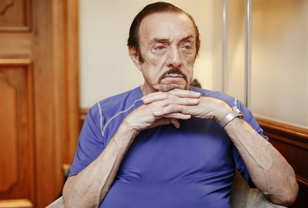 Zemřel psycholog Zimbardo. Jeho vězeňský experiment se vymkl kontrole