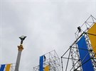 Pípravy na Den obránc vlasti na kyjevském Majdanu (12. íjna 2016)