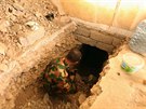 Bojovníci Islámského státu vykutali pod msty v okolí Mosulu dmyslný labyrint...