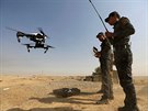Irátí vojáci sledují pozice IS v okolí Mosulu pomocí dron (23. íjna 2016)