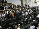 Píznivci venezuelského prezidenta Madura napadli zasedání parlamentu (23....