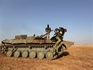 Syrtí povstalci podporovaní Tureckem útoí na pozice SDF u msta Tell Rifát v...