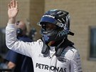 Nico Rosberg zdraví diváky po kvalifikaci na Velkou cenu USA, do které vyrazí z...