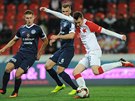 Slávista Jaromír Zmrhal stílí gól v utkání proti Slovácku