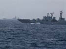 Flotila ruských plavidel na cest Barentsovým moem