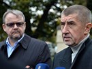 Zleva ministr dopravy Dan ok a ministr financí Andrej Babi hovoili s...