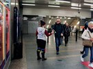 Hráky Roller derby z Proseka ve stanici metra I. P. Pavlova.