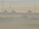 Irácké u kurdské síly útoí severn od Mosulu.