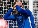 Liberecký záloník Daniel Bartl se drí za hlavu v utkání Evropské ligy proti...