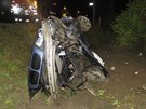 Snímek z nehody BMW, které po smyku bouralo v obci Kláterec na umpersku ped...