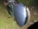Snímek z nehody BMW, které po smyku bouralo v obci Kláterec na umpersku ped...
