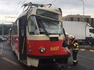 V pátek se v Modanech srazila tramvaj s nákladním autem, dva cestující byli...