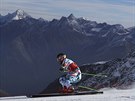 Rakouský lya Marcel Hirscher na trati obího slalomu v Söldenu