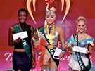 eská Miss Earth 2016 Kristýna Kubíková (vpravo) a vítzky talentové soute...