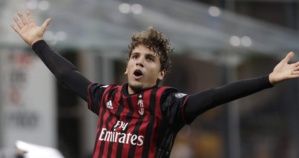 ROZHODL MLADÍK. Teprve osmnáctiletý Manuel Locatelli dal jediný gól �lágru mezi...