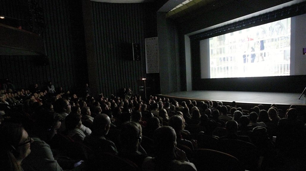 Zahájení leto�ního Mezinárodního festivalu dokumentárních film� v Jihlav� sledovali diváci pouze na plátn�.