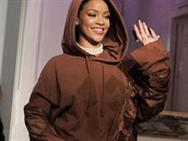 Rihanna na pehldce sv kolekce Fenty x Puma pro jaro - lto 2017