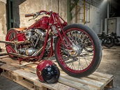 Harley-Davidson Shovelhead z roku 1975 posloužil jako základ přestavby Tomáše...