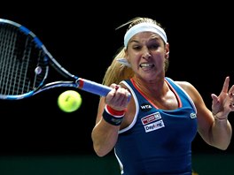 Slovensk tenistka Dominika Cibulkov v duelu se Simonou Halepovou z Rumunska