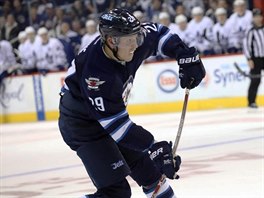 Patrik Laine z Winnipegu pekonv glmana Toronta.