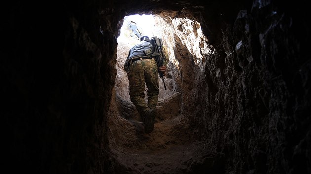Pemergov objevili ve mst Badana nedaleko Mosulu tunel vykutan bojovnky Islmskho sttu (18. jna 2016)