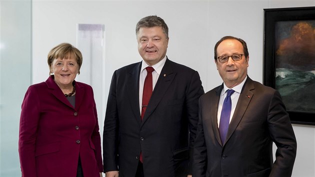 Nmeck kanclka Angela Merkelov, ukrajinsk prezident Petro Poroenko a francouzsk prezident Franois Hollande na berlnskm jednn normandsk tyky (19. jna 2016)