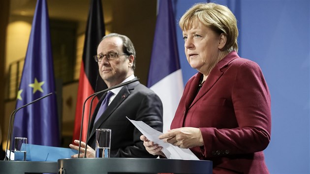 Nmeck kanclka Angela Merkelov a francouzsk prezident Franois Hollande na berlnskm jednn normandsk tyky (19. jna 2016)