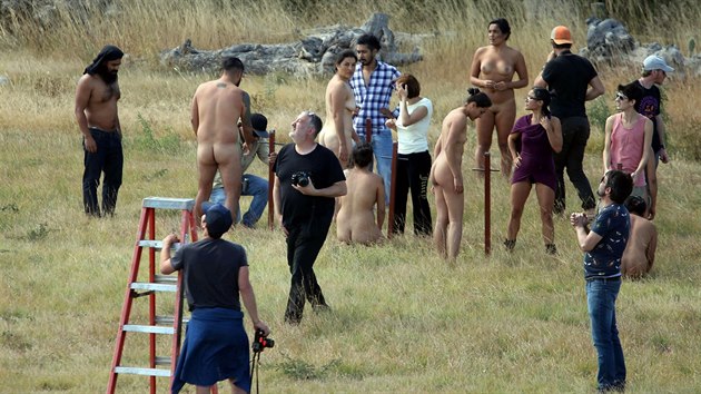 Americk umlec Spencer Tunick fot mexick nahe postaven hlavu. Protestuje tak proti rtorice Donalda Trumpa (28. jna 2016)