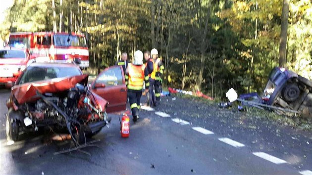 Nehoda pti aut uzavela hlavn tah z Karlovch Var na Plze.