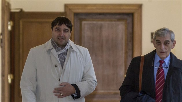 Ale Trpiovsk a jeho obhjce Michal Pacovsk u Krajskho soudu v Praze. (27. jna 2016)