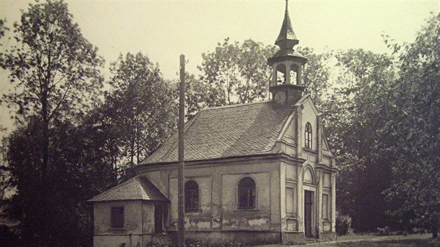 Ostaovsk kostelk ped mnoha lety.