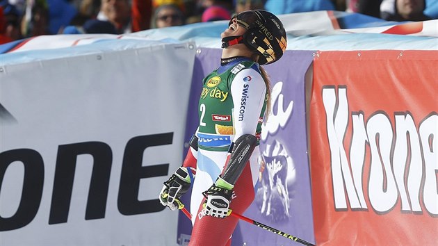 Radost vtzky Lary Gutov v cli po druh jzd obho slalomu v rakouskm Sldenu.