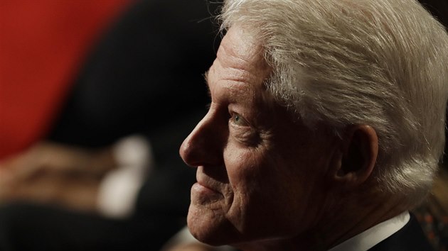 Bill Clinton bhem poslední televizní debaty (20. íjna 2016)