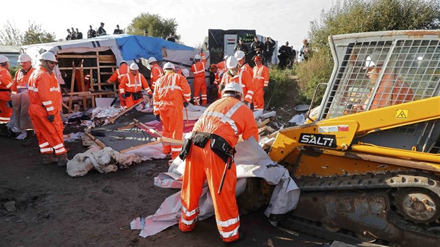 V Calais zaali s demolic tbora (25. jna 2016)