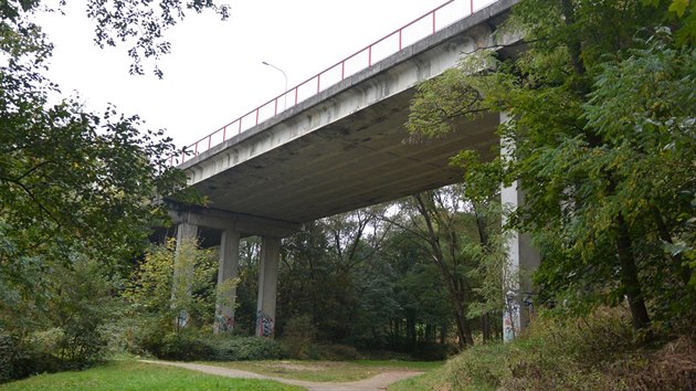 Most na ulici Marie Majerové stojí v Třebíči od roku 1983.