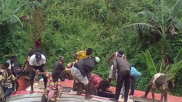 eleznin nehoda v Kamerunu (21. jna 2016)