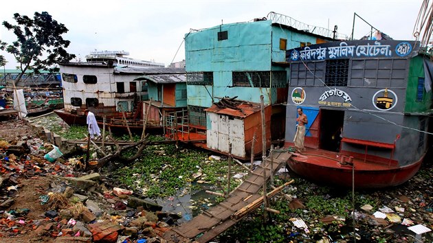 Hotel Faridpur v Bangladi