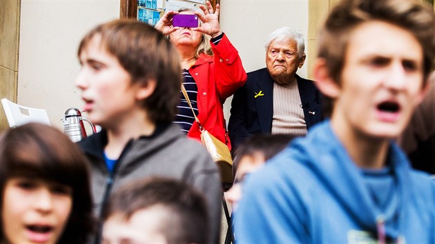 Ji Brady na praskm Strossmayerov nmst na akci podan studentskou Tereznskou tafetou (25. jna 2016)